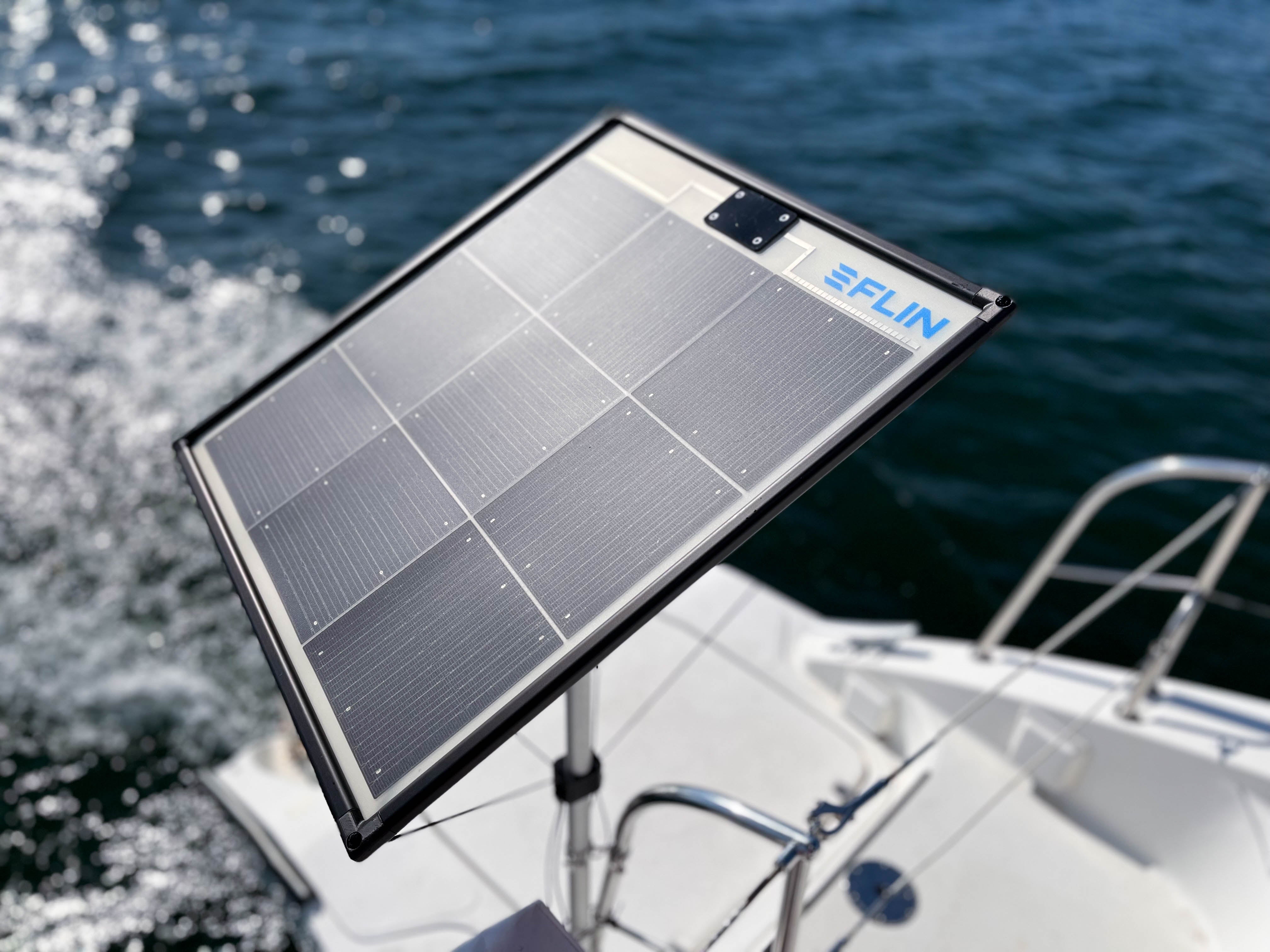 FLINpoleᐩ Solarmodul zum Anbringen am Heckkorb