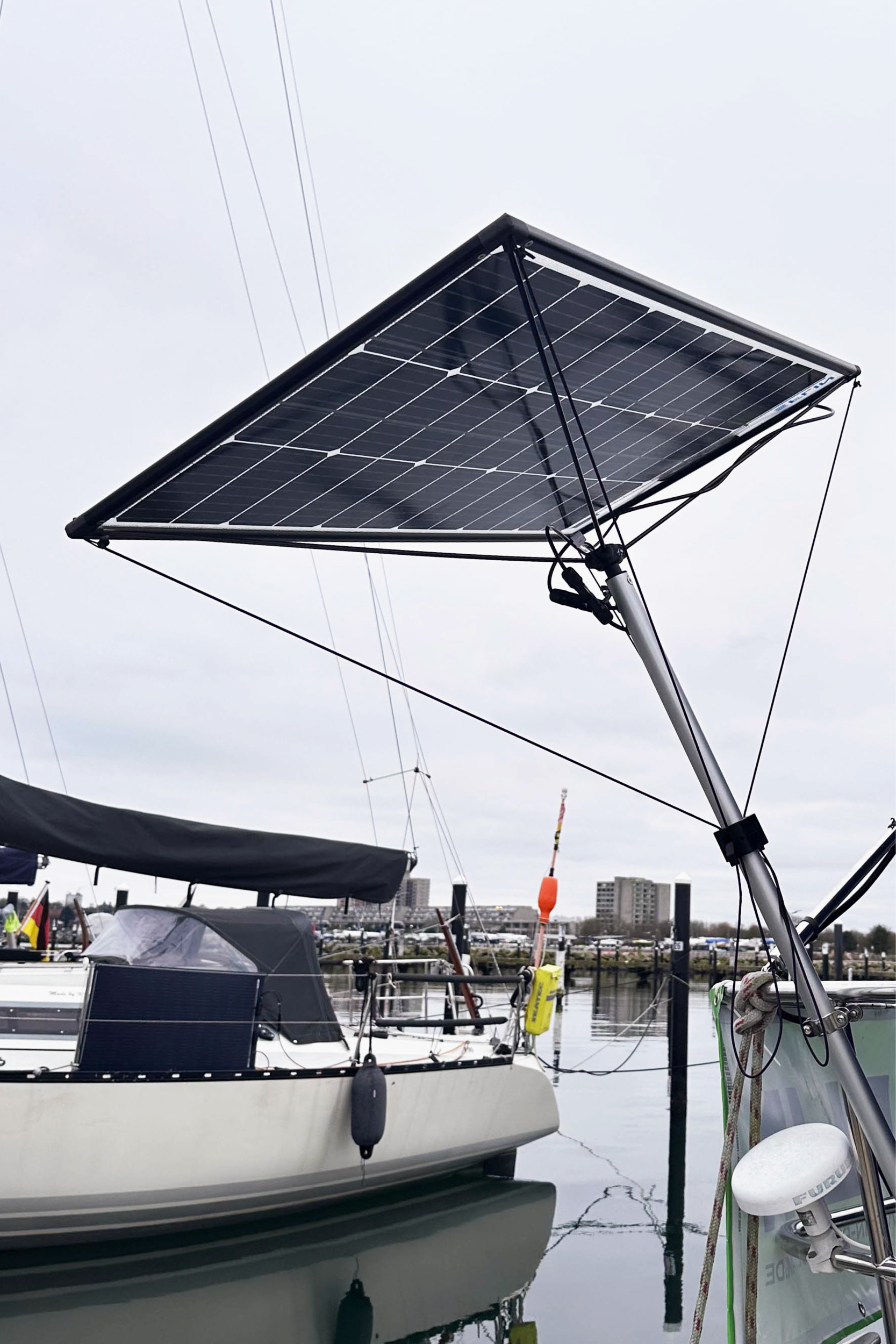 FLINpoleᐩ Solarmodul zum Anbringen am Heckkorb