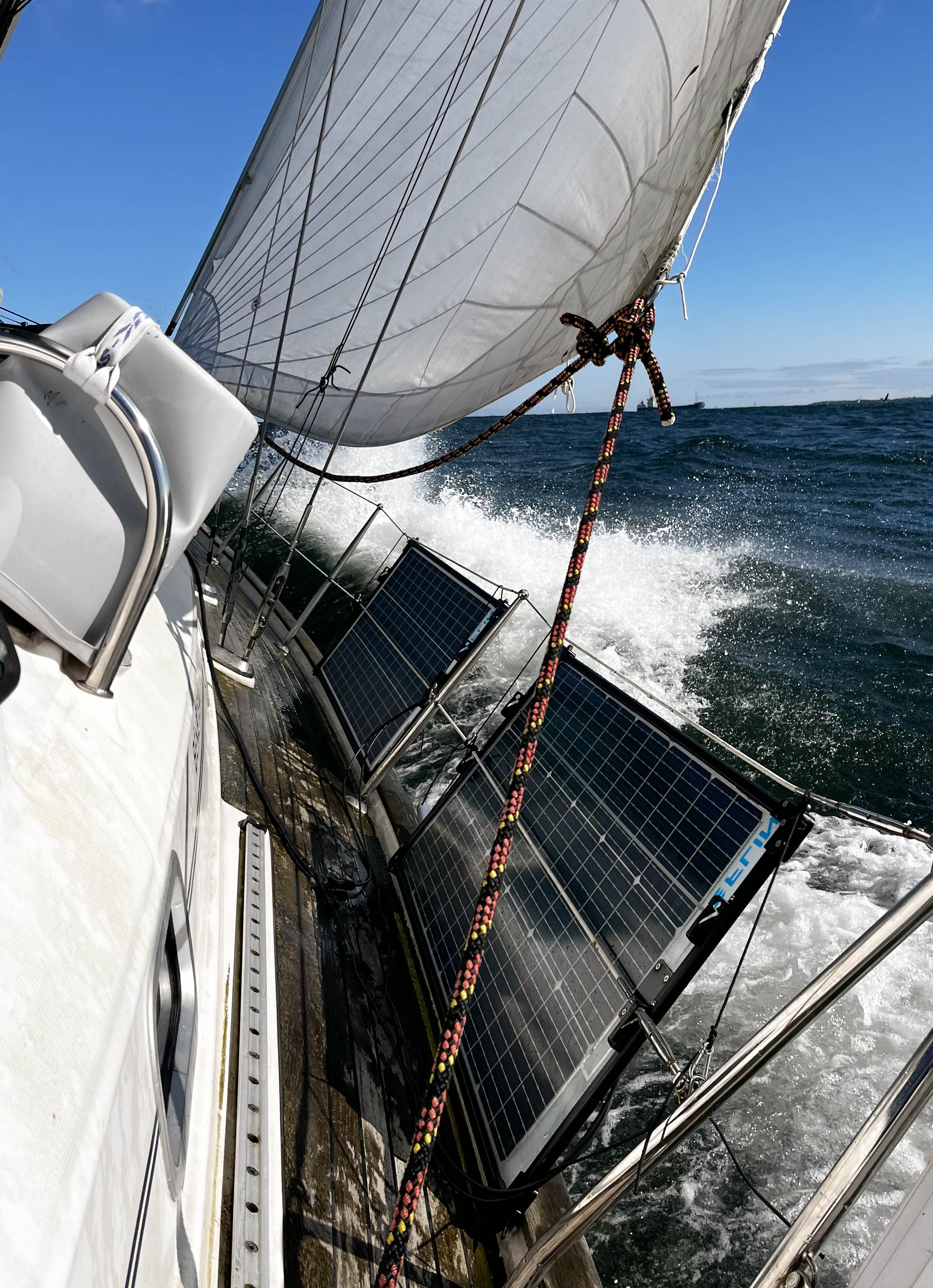 FLINrailᐩ zum Einhängen in die Reling